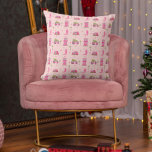 Cowgirl Boots Pink Christmas Camper Moderne Kissen<br><div class="desc">Muster mit Illustrationen eines rosa Rv mit Weihnachtsbaum an der Spitze, rosa Mitte des Jahrhunderts modernen Haus, Palmen, Cowboystiefel und Sterne. Hintergrund ist hellrosa.</div>