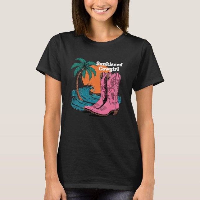 Cowgirl Boots Waves Beach Sun küsste Cowgirl T-Shirt (Vorderseite)