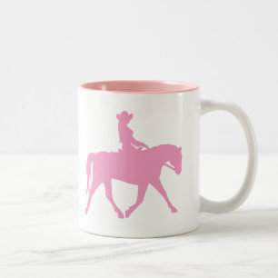 Cowgirl, das ihr Pferd (Rosa, reitet) Zweifarbige Tasse