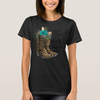 Cowgirl gibt einem Mädchen das richtige Paar Stief T-Shirt