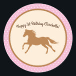 Cowgirl Horse Kid Girl's Birthday Party Thema Runder Aufkleber<br><div class="desc">Dieses bezaubernde Cowgirl 1. Geburtstag Party Thema ist perfekt für den ein Jahr alt,  dass Lieben Pferde und Ponys! Auch gut für jedes Kind,  besonders ein Mädchen! Jeder Pony-Liebhaber wird sich freuen,  seinen ersten Geburtstag zu feiern! Ideal für ein kleines Mädchen's Party!</div>