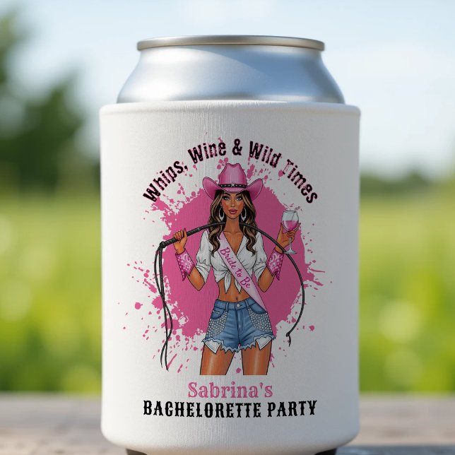 Cowgirl Junggeselinnen-Abschied Whips Wine & Wild  Dosenkühler (Cowgirl Bachelorette Party Whips Wine & Wild Times Seltzer Can Cooler
)