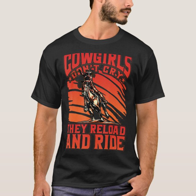 Cowgirls weinen nicht, laden sich um und fahren T-Shirt (Vorderseite)