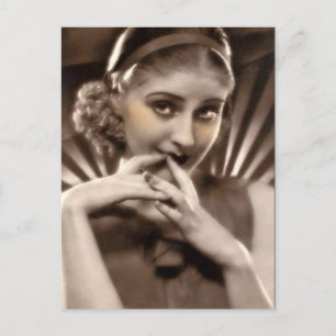Coy Beauty Postkarte