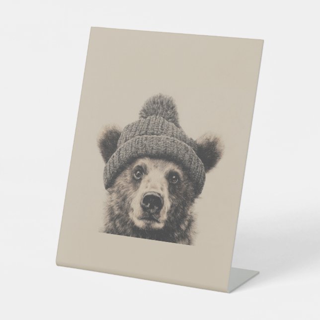 Cozy Bear in Beanie - Cute Winter Animal  Sockelschild (Vorderseite)