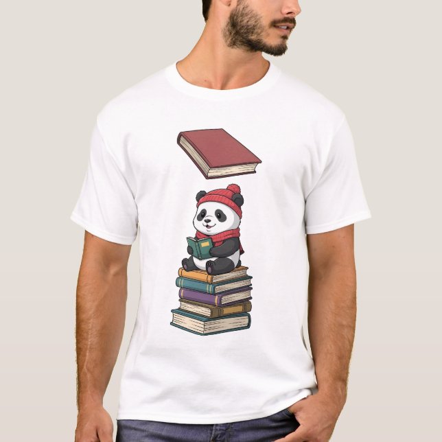 Cozy Bookworm Panda T-Shirt (Vorderseite)