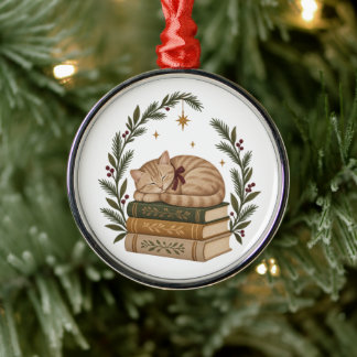 Cozy Christmas Cat Sleeping on Vintage Books Ornament Aus Metall