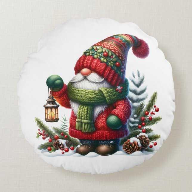 Cozy Christmas Gnome Art – Festive Holiday Rundes Kissen (Vorderseite)