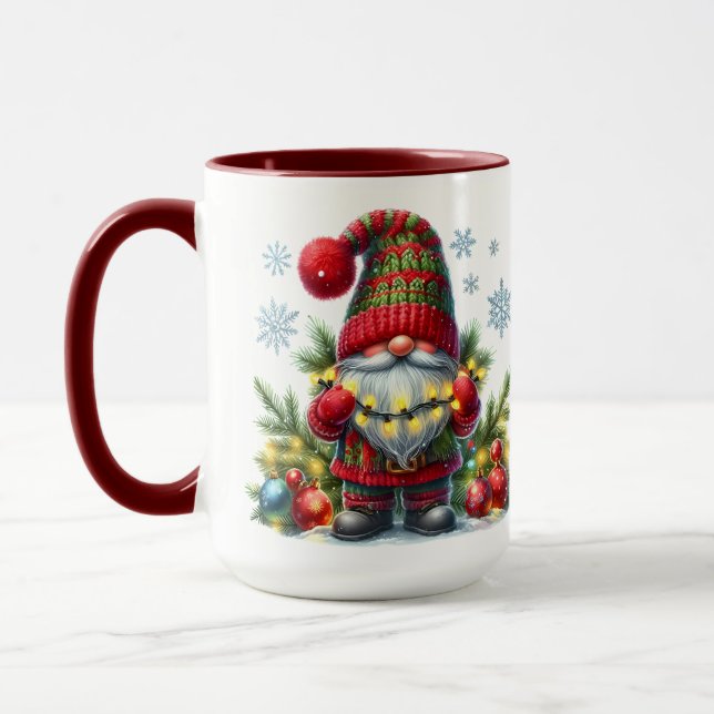 Cozy Christmas Gnome Art – Festive Holiday Tasse (Links)