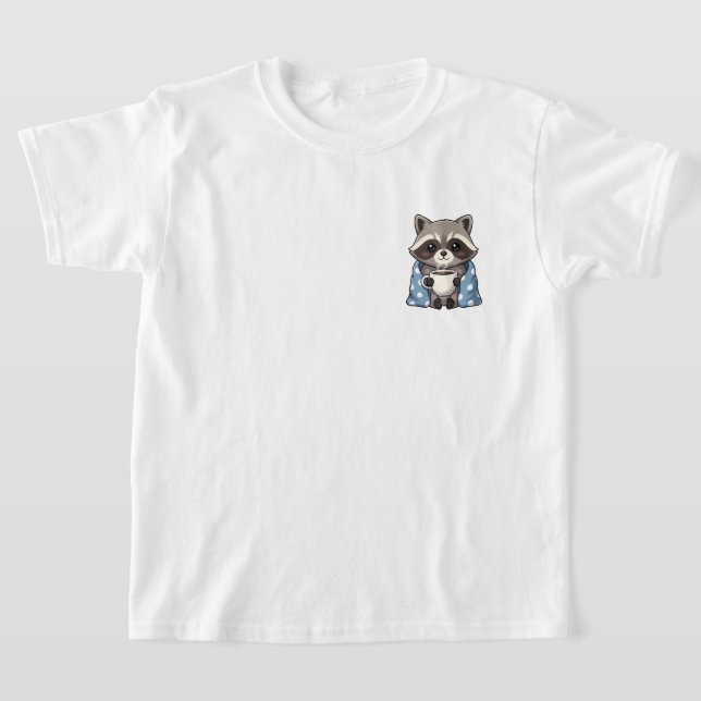 Cozy Cute Raccoon Wrapped in Polka Dot Blanket T-Shirt (Ablage )