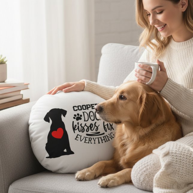 Cozy Dog Lover – Dog Kisses Fix Everything Rundes Kissen (Cozy Dog Lover – Dog Kisses Fix Everything Pillow)