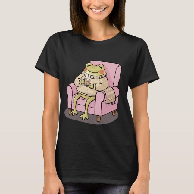 Cozy Frog Drinking Tea On Sofa Illustration T-Shirt (Vorderseite)