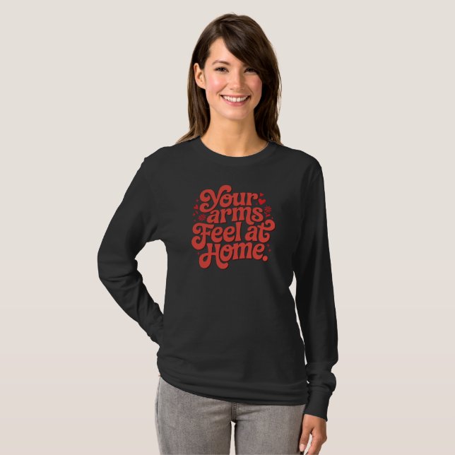 Cozy In Your Arms Cute Romantic Typography Gift  T-Shirt (Vorne ganz)