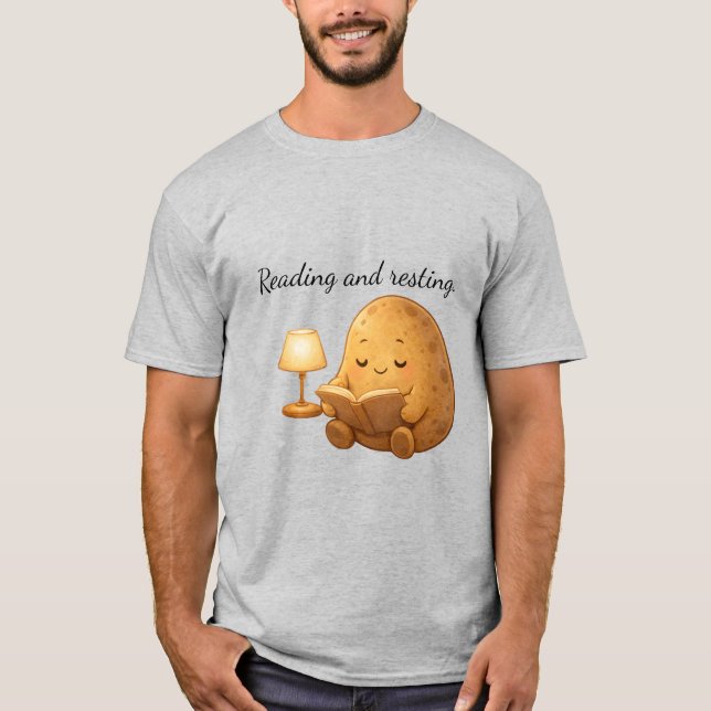 Cozy Reading Potato Persona Lamp Cartoon Art T-Shirt (Vorderseite)