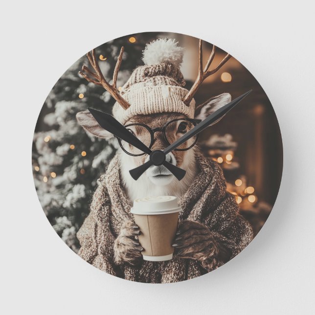 Cozy Reindeer Wall Clock with Coffee - Festive Win Runde Wanduhr (Vorderseite)
