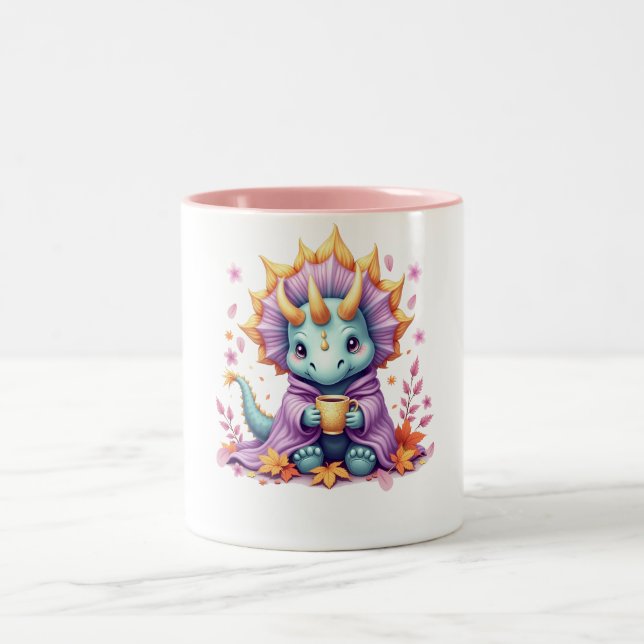 Cozy Triceratops Mug - Dinosaur in Blanket Sipping Zweifarbige Tasse (Mittel)