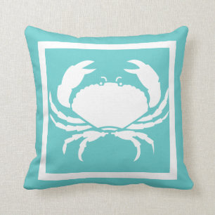 CRAB WHITE auf aquamarin blauem Kissen