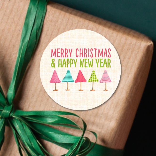 Crafted Christmas Trees, Pink Red Green Linen Runder Aufkleber (Von Creator hochgeladen)