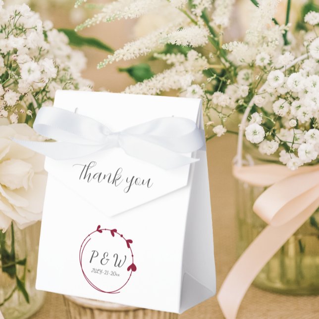 Cranberry Red Simple Heart Wreath Monogram Wedding Geschenkschachtel (In Situ Wedding)