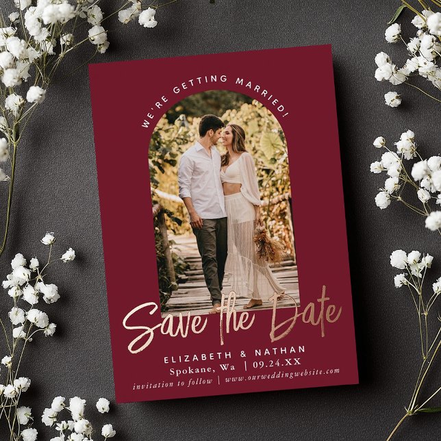 Cranberry Save the Date Stilvolles Script-Foto Folieneinladung (Von Creator hochgeladen)
