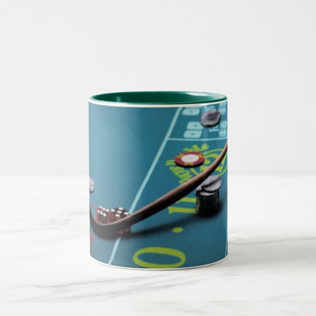 Craps Table-Tasse Zweifarbige Tasse (Mittel)