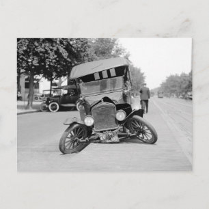 Crashed Vintage Car, 1922 Postkarte