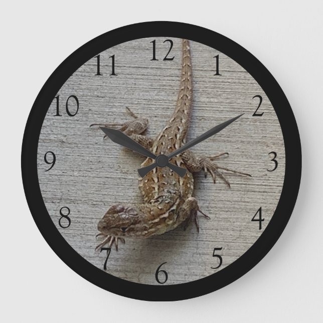 Crawling Lizard Black Edge Large Clock Große Wanduhr (Vorderseite)