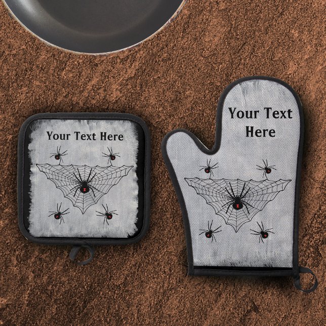 Crawling poisonous Black Widow Spiders Web White Ofenhandschuh & Topflappen-Set (crawling poisonous black widow spiders in triangular web on black and white oven mitt and potholder.)