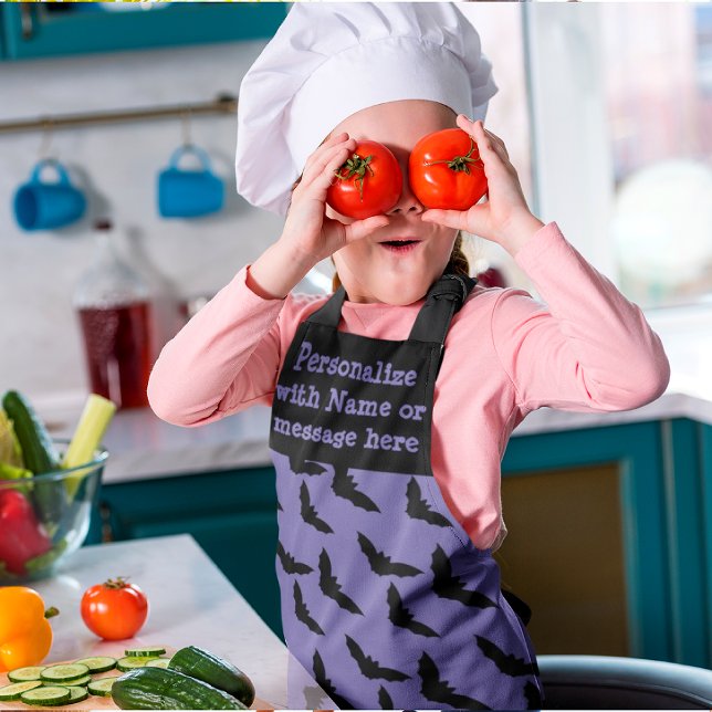 Crazy Candy Mais Beängstigend Black Bat Halloween Schürze (The kiddos can whip up some fun Halloween treats wearing this personalized purple haze bat apron!)