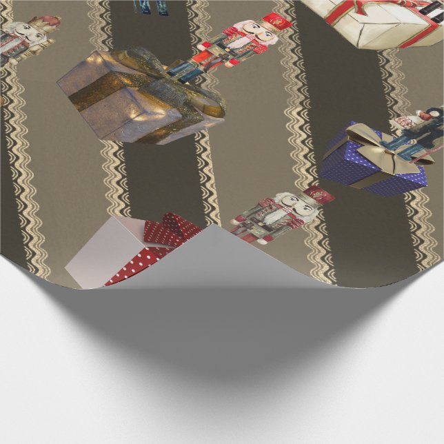 Crazy Nutcrackers Stehend auf Geschenke Brown Geschenkpapier (Ecke)