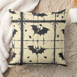 Cream Denim Grunge Patchwork mit Fledermäusen (2) Kissen