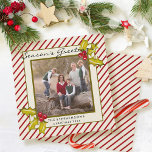 Cream Red Peppermint Strip Holly Foto Weihnachten<br><div class="desc">Dieser lustige,  wunderschöne Pfefferminzstreifen in Rot und Creme und handgemalte künstlerische Heil- und Beeren-Design wird mit einem subtilen Imitat goldenen Farbstoff Spritzer für genau die richtige Vintage Touch betont. Diese trendige Frohe Festtage Holiday Card hat ein doppeltes Bild in Creme und dunkelolivgrün,  damit Sie Ihr Lieblingsstift Weihnachten Foto.</div>