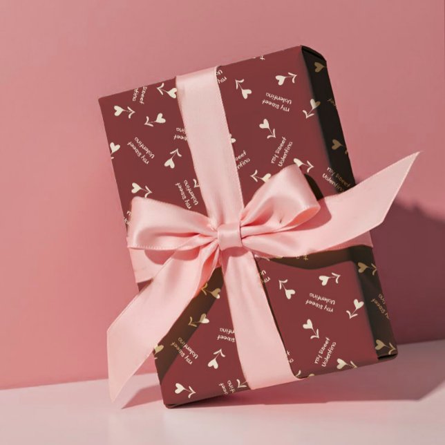 Cream Script Hearts on Burgundy– Valentine pattern Geschenkpapier Set (Von Creator hochgeladen)