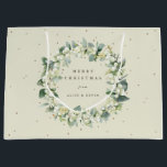 Cream Snowberry Eukalyptus Christmas/Holiday Große Geschenktüte<br><div class="desc">Elegante,  cremefarbene Weihnachts-/Feiertagsgeschenktüte mit persönlicher Nachricht und Namen. Mit einem Kranz aus handgemalten Snowberries und Eukalyptus. Der gesamte Text ist vollständig editierbar,  sodass Sie den Schriftart leicht ändern können. Verschiedene Taschen in verschiedenen Größen und Koordinatensets in meinem Geschäft verfügbar.</div>