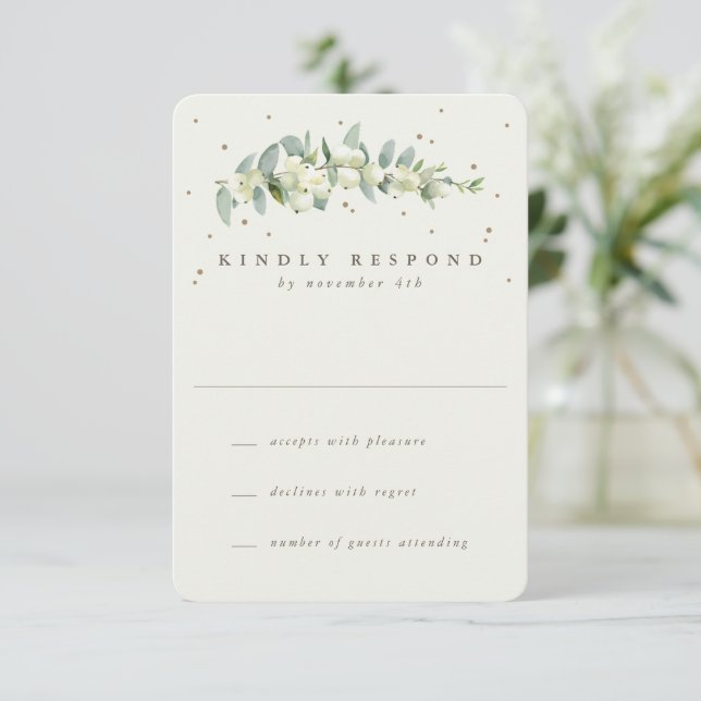 Cream Snowberry+Eukalyptus Winter Wedding RSVP Karte (Stehend Vorderseite)
