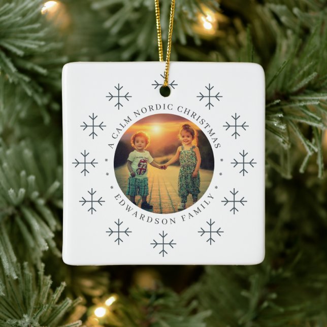 Create your own nordic family photo christmas keramikornament (Baum)
