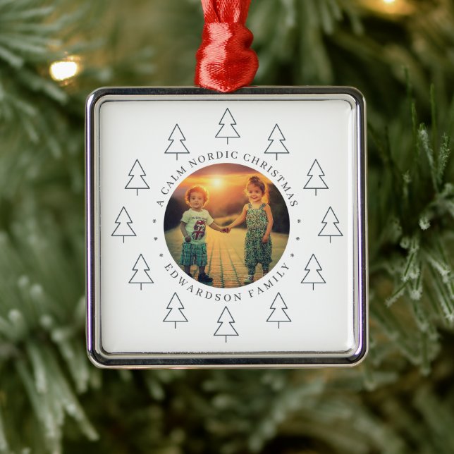 Create your own nordic family photo christmas ornament aus metall (Baum)