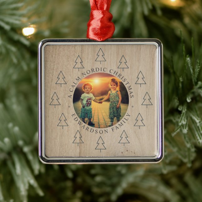 Create your own nordic family photo christmas ornament aus metall (Baum)