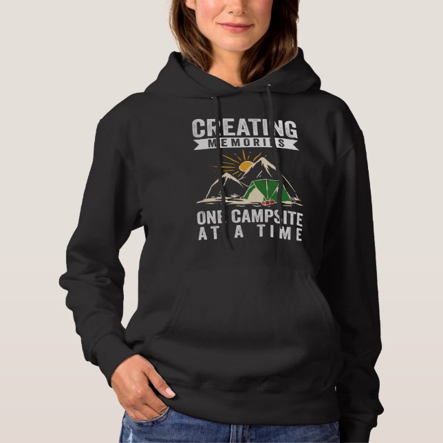Creating Memories One Campsite At A Time Hoodie (Vorderseite)
