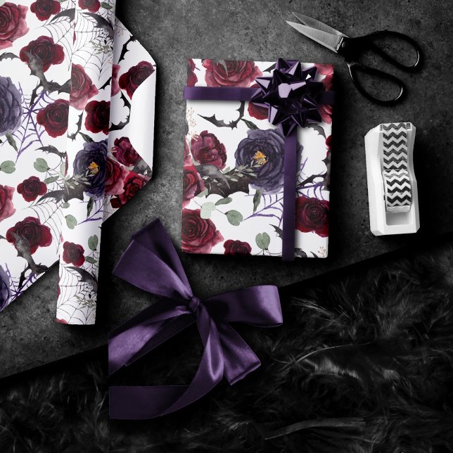 Creepy Beautiful | Dunkelgotische Rose mit Flederm Geschenkpapier (Von Creator hochgeladen)