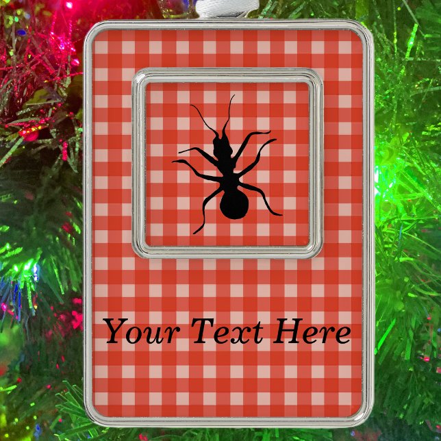 Creepy Crawly Marching Black Ant Kariert Tableclou Rahmen-Ornament Silber (big black ant on red white checkered picnic tablecloth pattern on hanging ornament.)