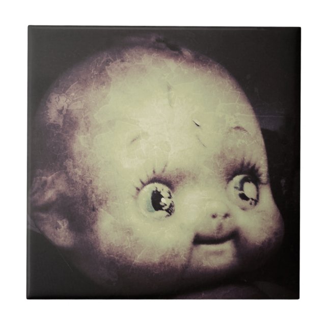 Creepy Doll Fliese (Vorderseite)