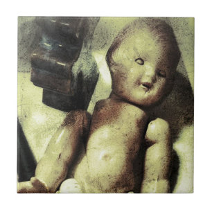 Creepy Doll Fliese