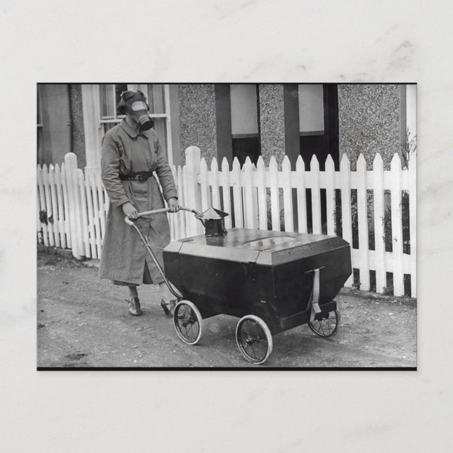 Creepy Gasmaske Woman War Fotografie Postkarte (Vorderseite)