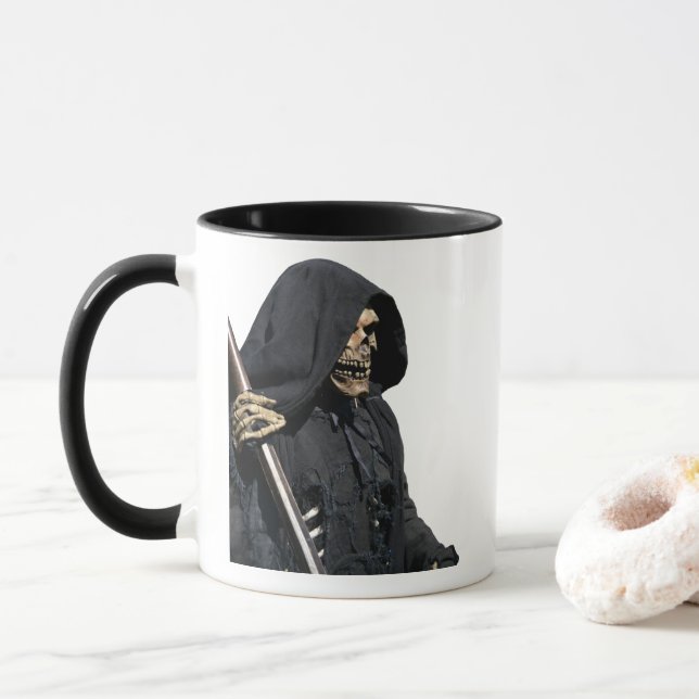 Creepy Grim Sensenmann Skeleton & Scythe Tasse (Mit Donut)