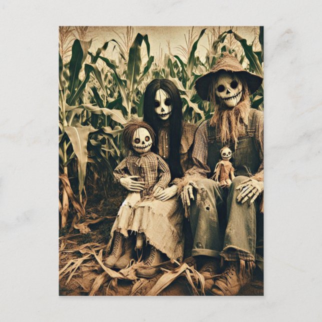 Creepy Scarecrow-Familie im Cornfield-Horror-Foto Postkarte (Vorderseite)