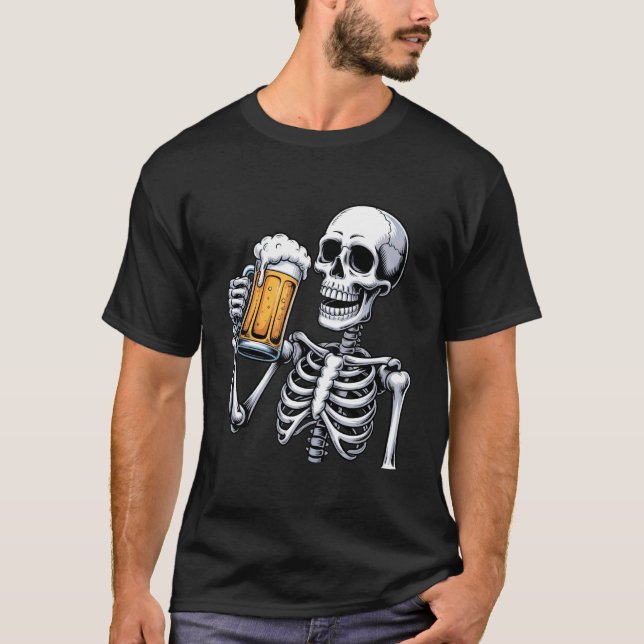 Creepy Skeleton Drinking Beer Halloween Costume Me T-Shirt (Vorderseite)