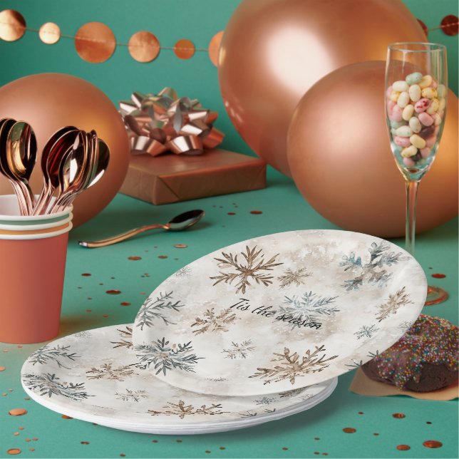 Creme Blau Braun Schneeflocken Weihnachten Pappteller (Multi)