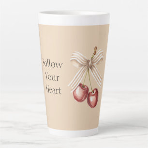 Creme-Bogen rote Kirschen Milchtasse