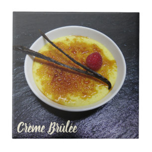 Creme brulae auf Tonschiefer mit Himbeere und Vani Fliese